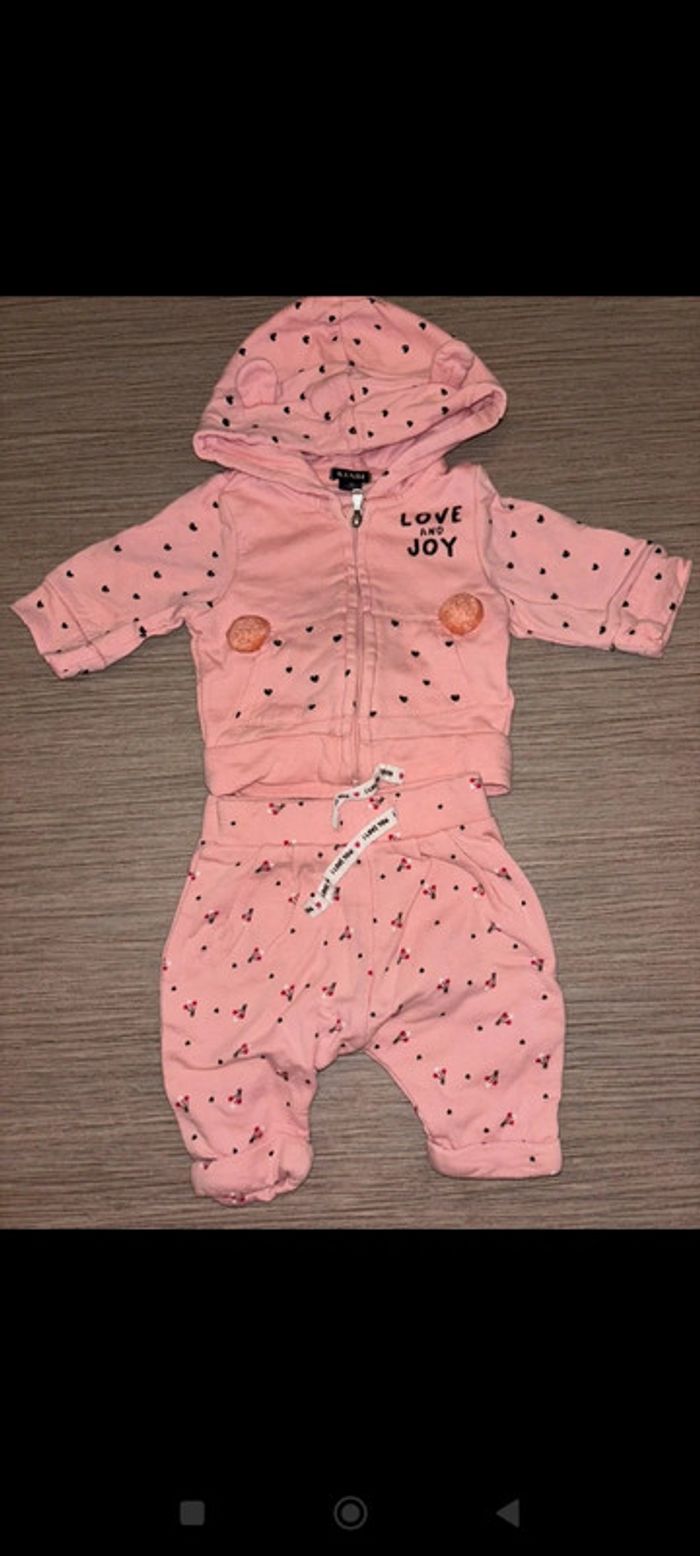 Ensemble jogging rose