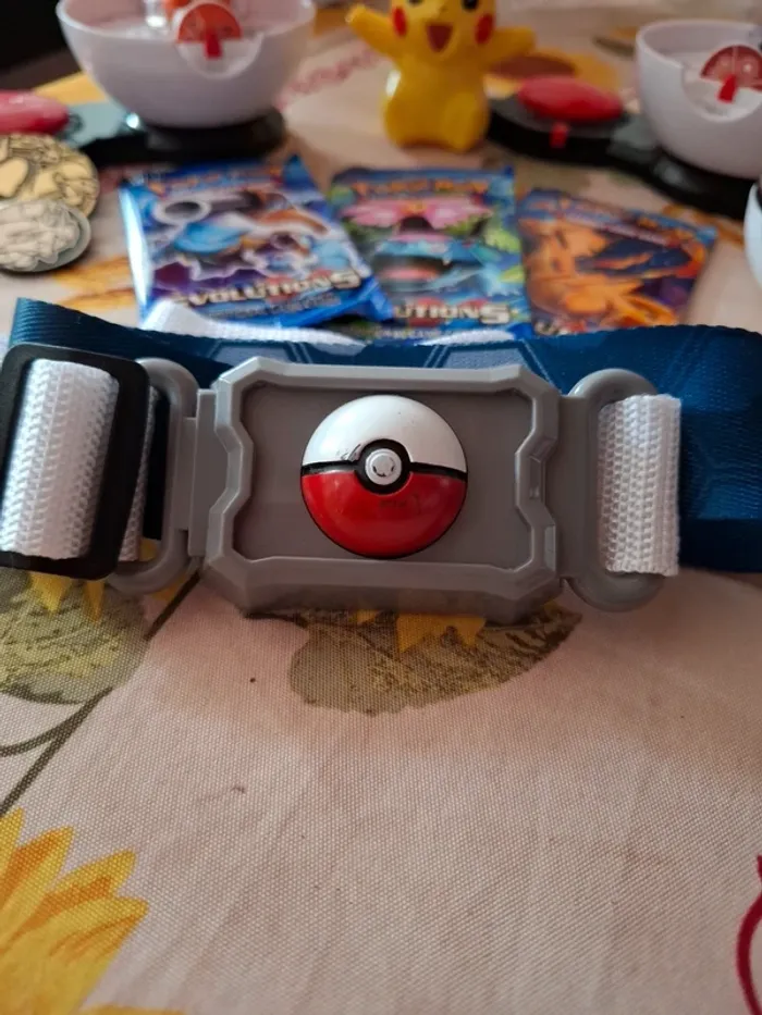 Magnifique lot de pokeball toupie avec figurine ceinture cartes pokemon neuve non officiel - photo numéro 5