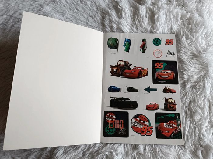 NEUF Mon livre de jeux et de coloriages avec stickers Cars 2 _ Disney X Pixar X Hemma - photo numéro 3