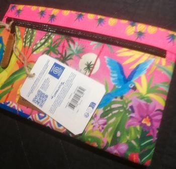 Pochette cabaïa série limitée nolwenn studio neuve.avec étiquette.
Numero de serie