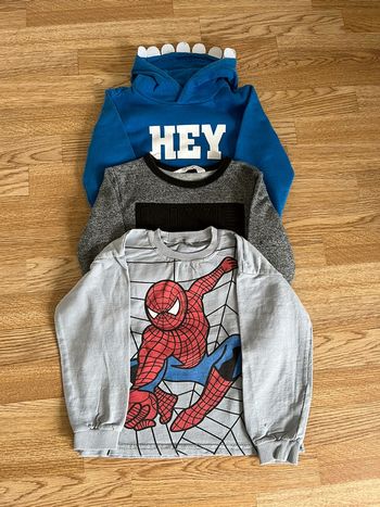 Lot de 3 Sweats taille 110-116.