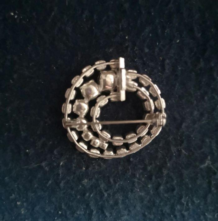 Jolie broche spirale a strass - photo numéro 2