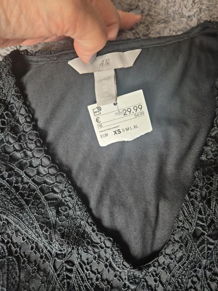 Haut h&m broderie neuf - photo numéro 2