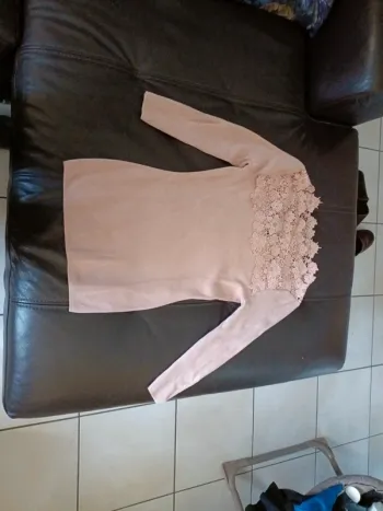 Pull concept club xxs rose saumon broderie