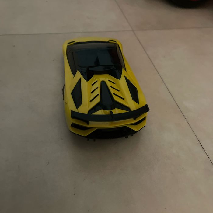 Voiture jaune - photo numéro 2