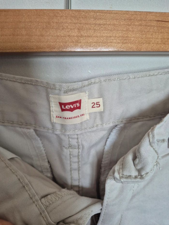 Short Levi's taille 25 - photo numéro 2