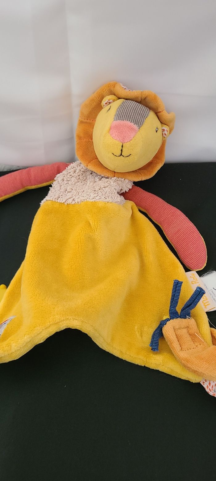 Moulin roty Les Papoums Doudou plat lion jaune orange - photo numéro 2