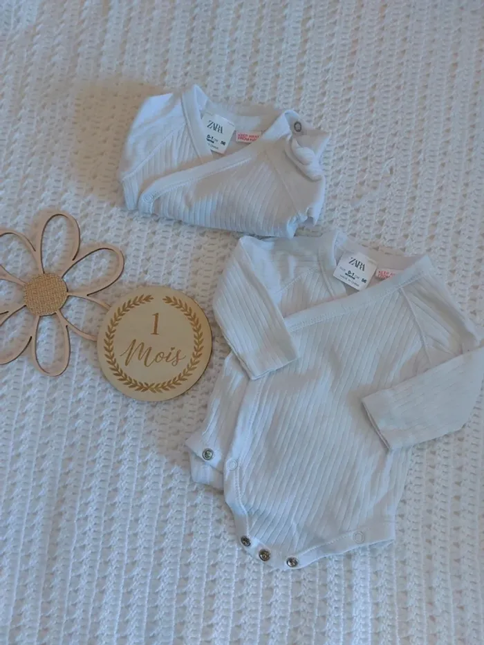 Lot bodies mixtes  0-1 mois