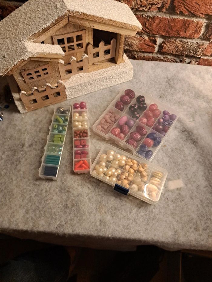 Lot de perles avec boîte