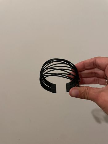 Bracelet manchette noir fantaisie ajustable