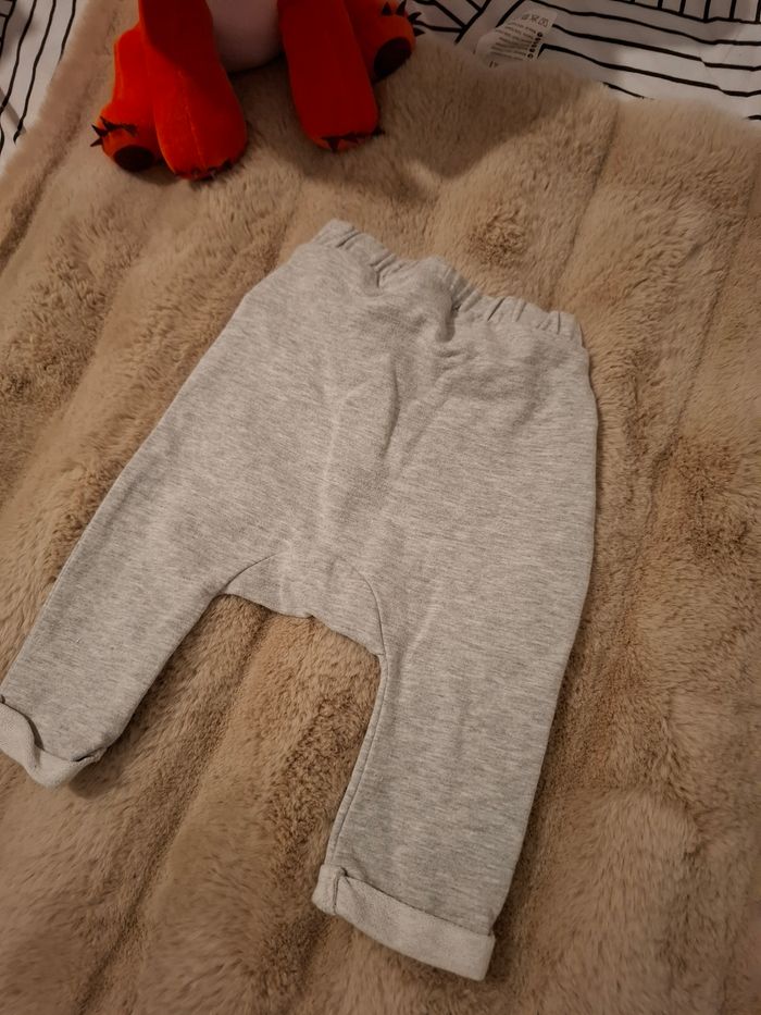 Pantalon gris à motif nuages - 6 mois - photo numéro 3