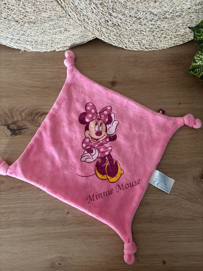Doudou plat minnie mousse rose mouchoir Carrefour - photo numéro 2