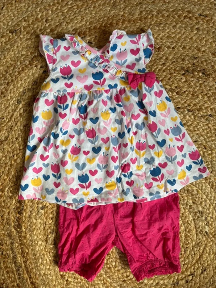 Ensemble 2 pièces tunique et short tbe 12 mois