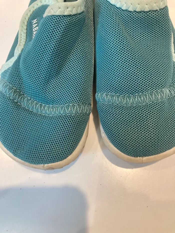 Chausson pour piscine ou gymnastique fermeture velcro - très peu servi couleur turquoise - photo numéro 6