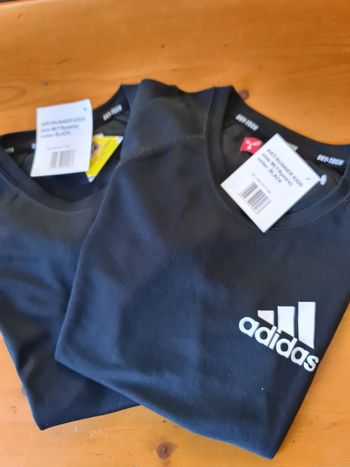 Tee shirts techniques noirs adidas taille 7/8 ans