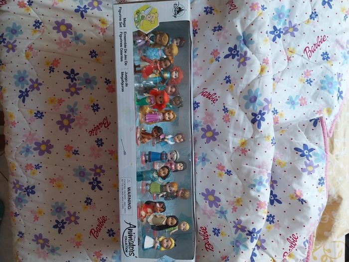 Méga coffret de figurines Animators 20 princesses et princes Disney mini animators