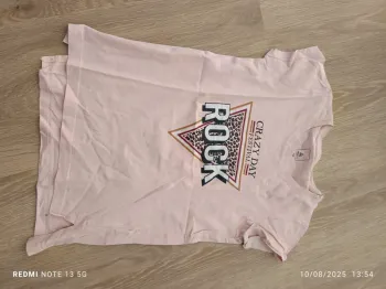 Magnifique tee shirt rose pâle taille 10 ans