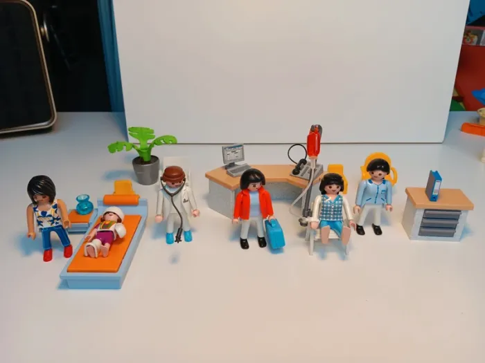 Lot figurines playmobil accueil service des urgences - photo numéro 2