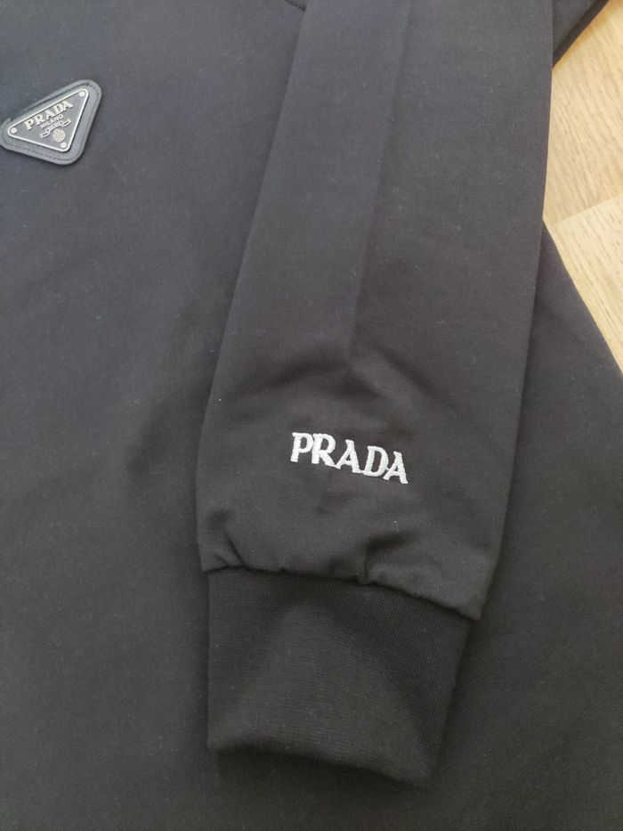 Sweat-shirt Prada neuf noir taille L - photo numéro 2