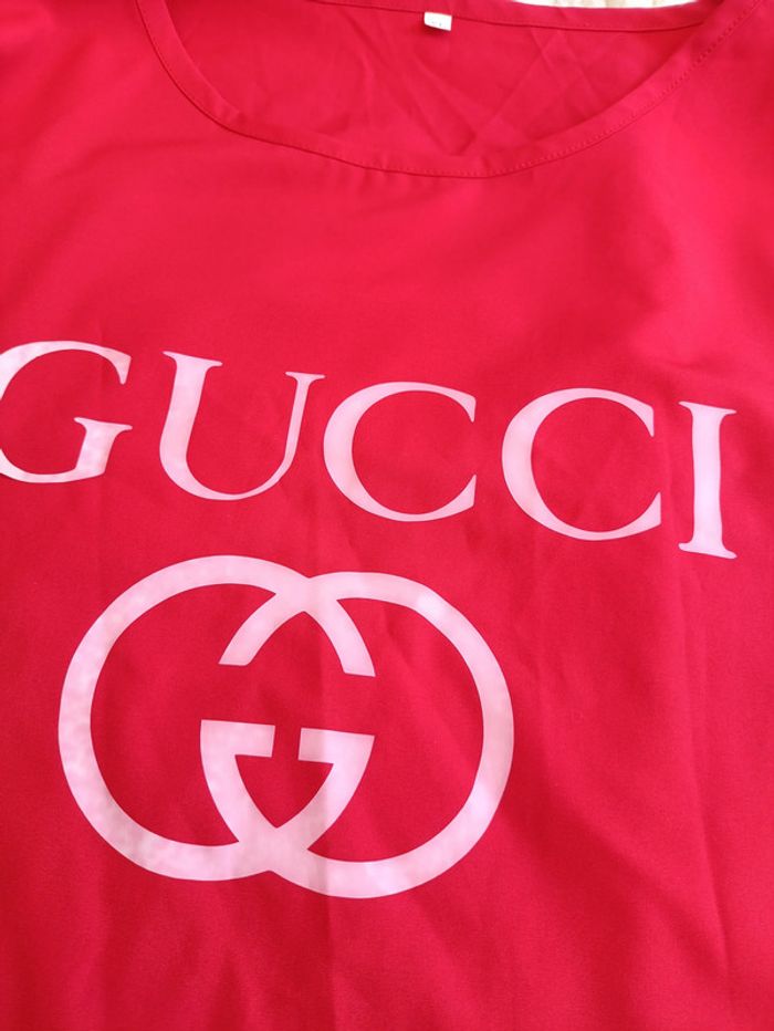 Contrefaçon Robe rouge GUCCI à manches longues - imprimé logo style tendance - photo numéro 2