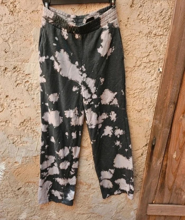 Pantalon droit type jogging tye and dye beige et gris