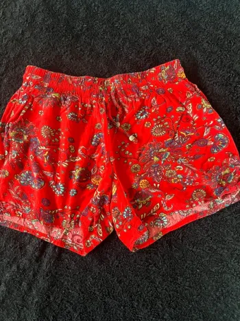 Short rouge