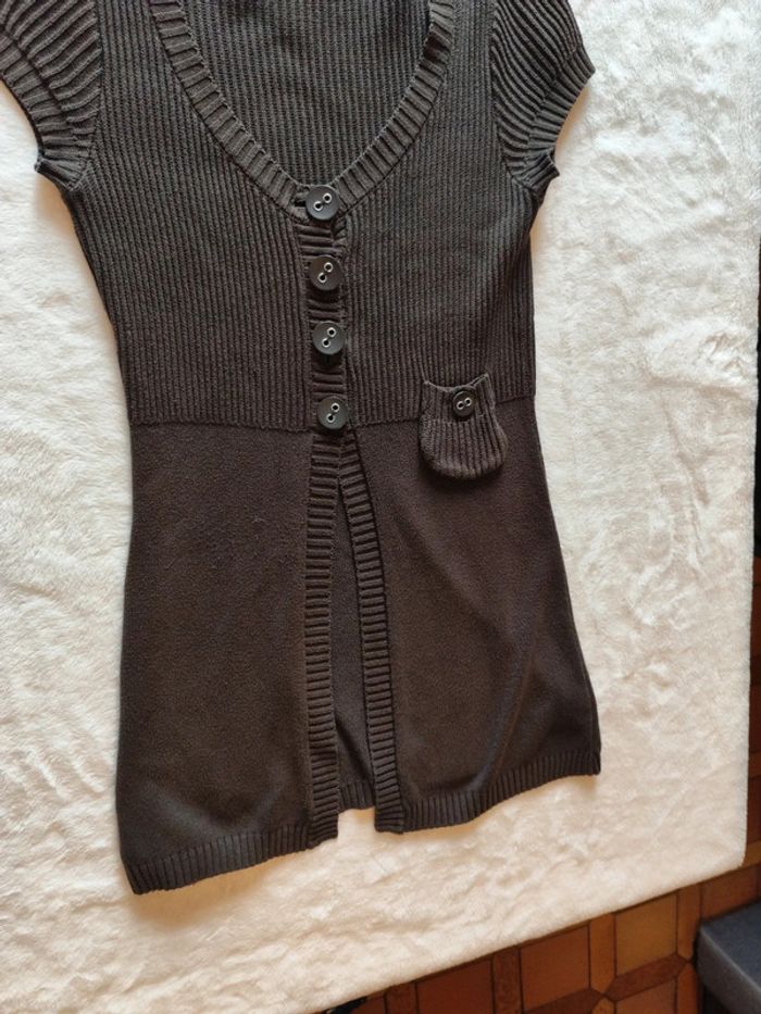 Gilet femme épais col v a bouton manches courtes marque miss captain taille M/L - photo numéro 3