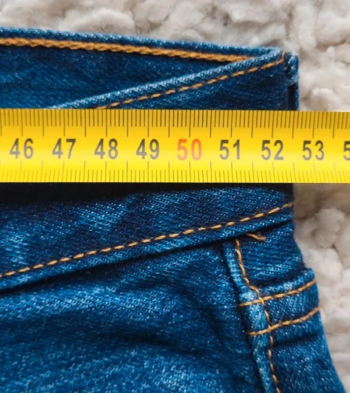 Jean Levi's bleu Taille 52 FR raccourci en L30 - photo numéro 11