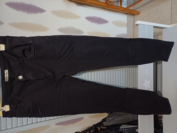 2 pantalons dont 1 neuf pour femmes Taille 42 - photo numéro 2