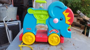 Éléphant musicale ficher price