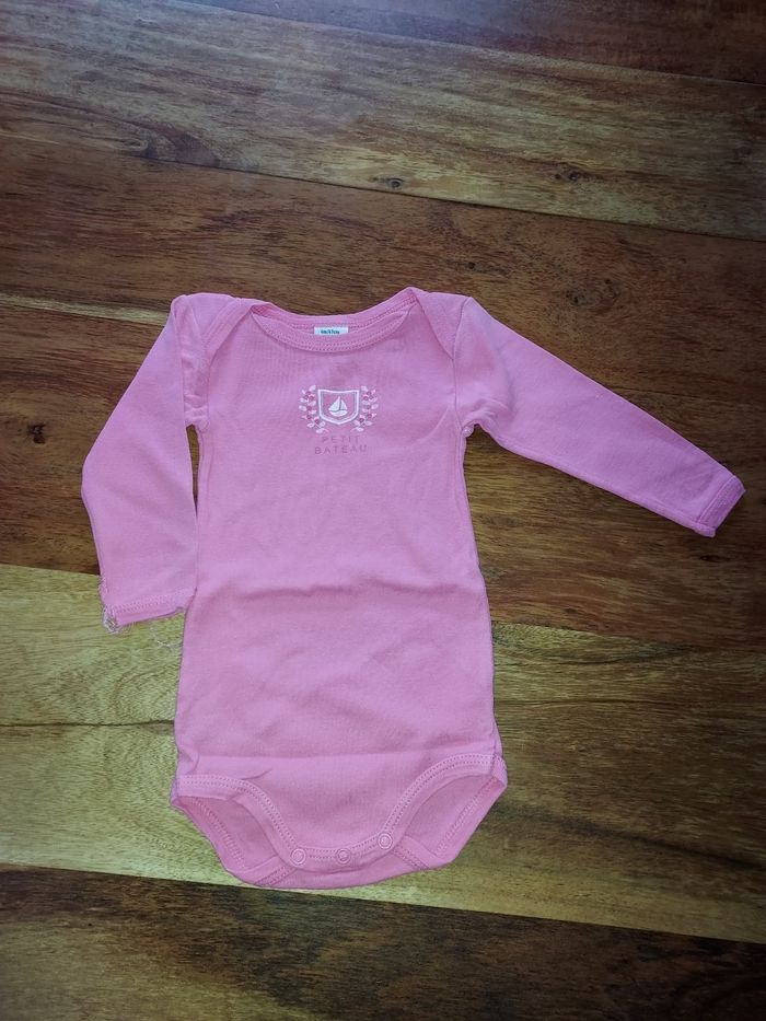 Lot bodies 6 mois - photo numéro 5