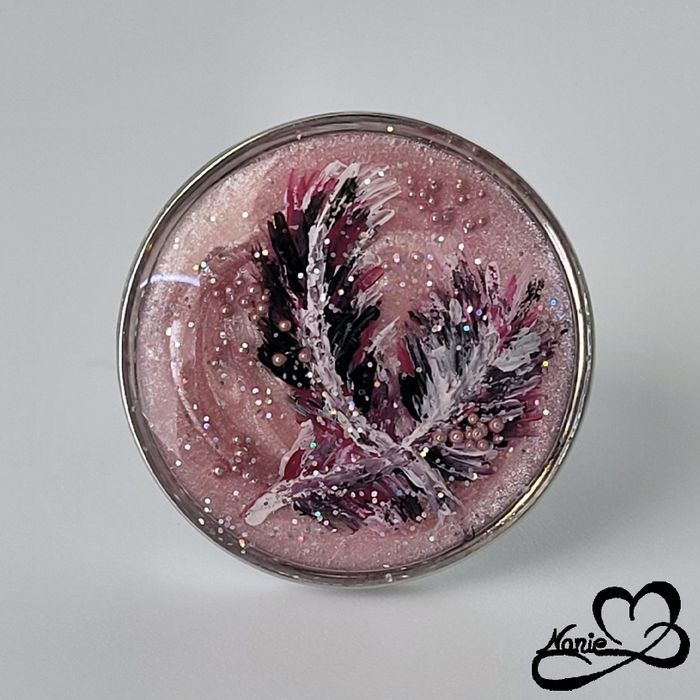 Bague ajustable ronde argentée et rose avec des plumes - photo numéro 2