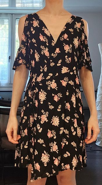 Robe noire à fleurs roses épaules dénudées – Taille S