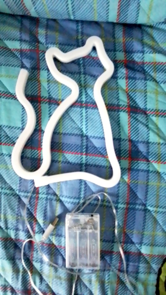 Lampe néon rose forme de chat - photo numéro 7