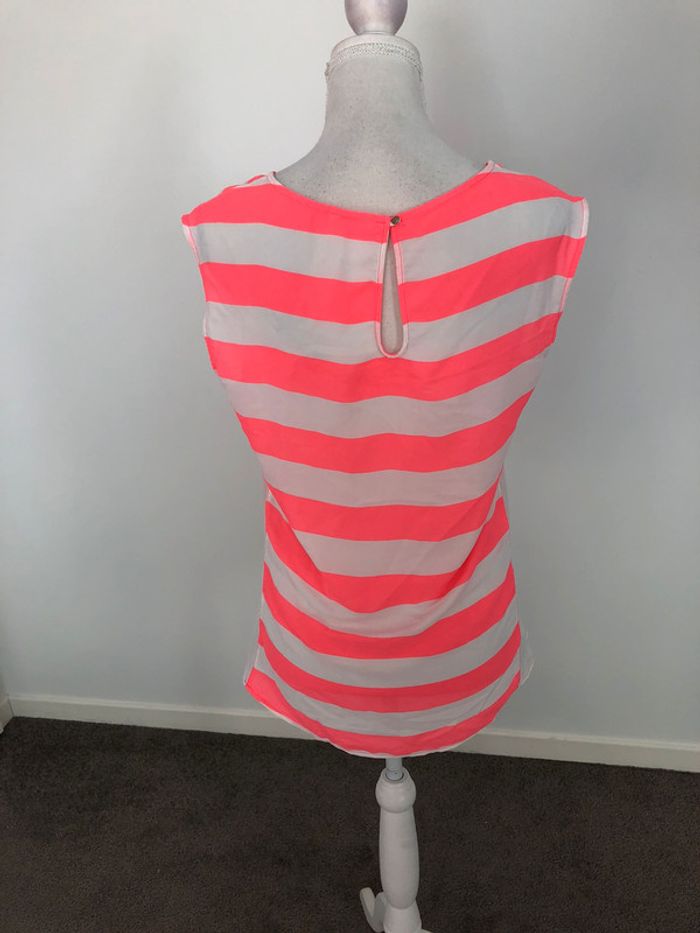 T-shirt en parfait état taille S/M - photo numéro 4