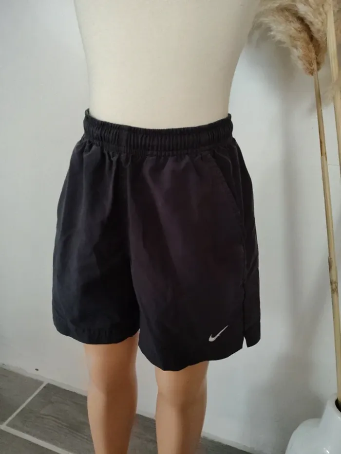 Short garçon 🧑 8/10 ans - photo numéro 2
