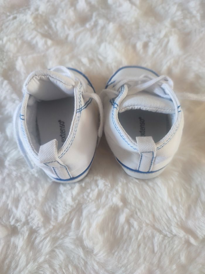 Basket blanche en tissu étoile bleu in extenso taille 18 - photo numéro 3