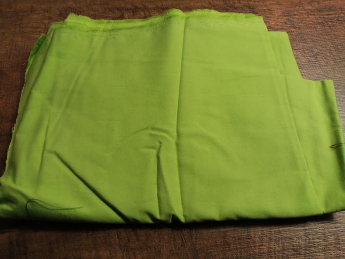 tissu vert 105 x 154 cm