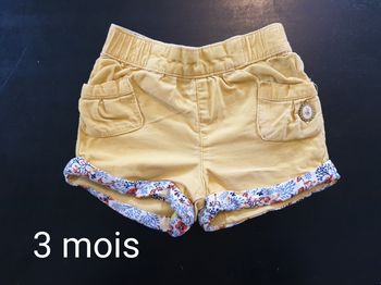 Short velours côtelé jaune et fleuri