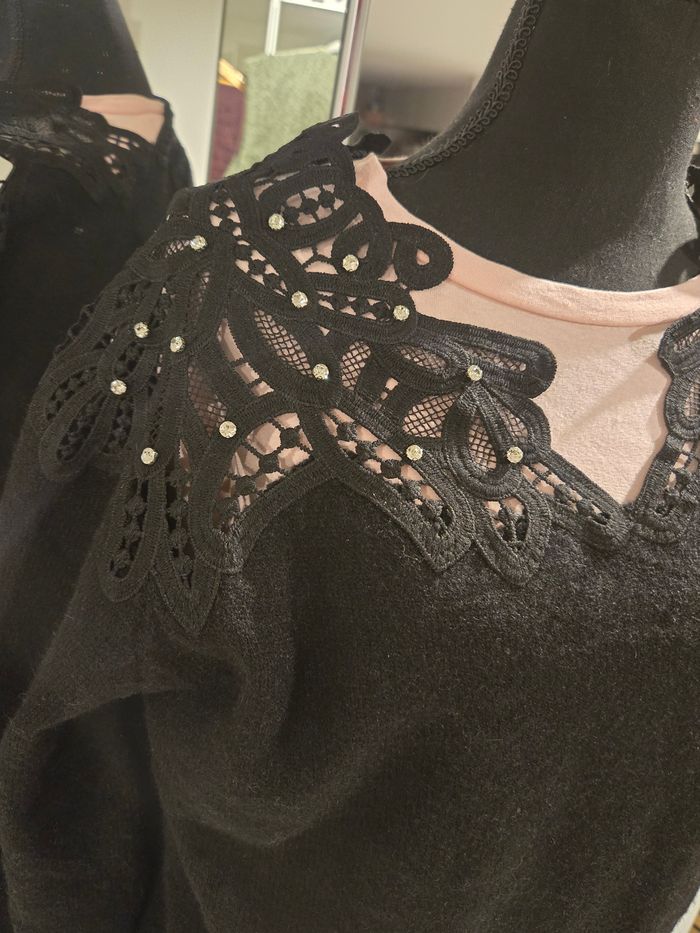 Pull noir avec découpe à strass T. S/M>42/44 Love Look neuf - photo numéro 5