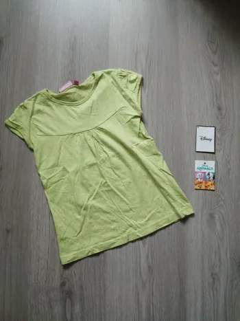 Tee-shirt vert avec pois argentés / kiabi / (8ans)