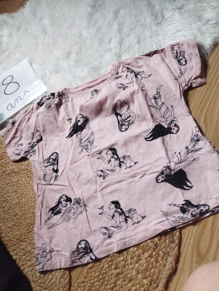 Lot t-shirts Disney reserved 8ans - photo numéro 5