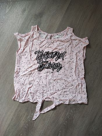 Tee shirt noué épaules dénudées