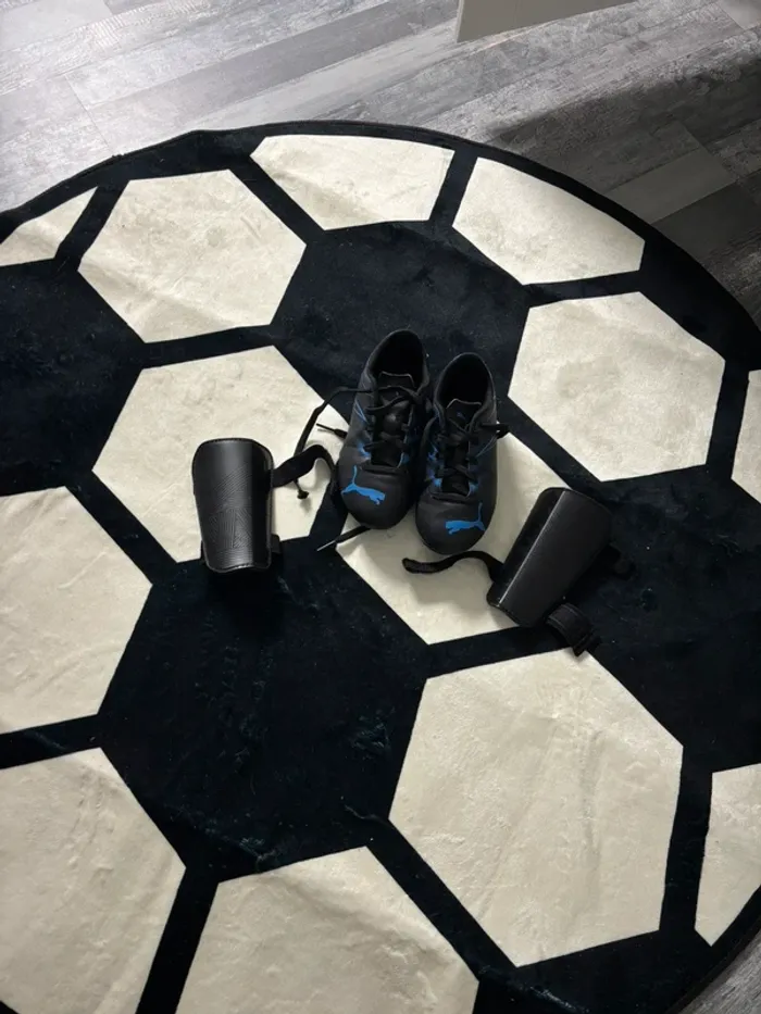 Chaussures de foot + protège tibia