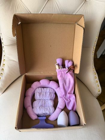 Lot accessoires maquillage mauve