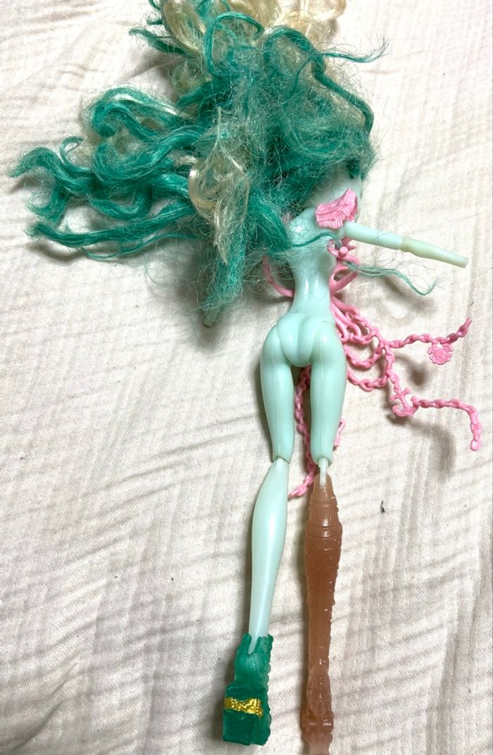 Belle Monster high avec son accessoire bon état manque les mains - photo numéro 2