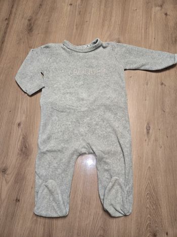 Joli pyjamas / grenouillère en velours fille 12 mois