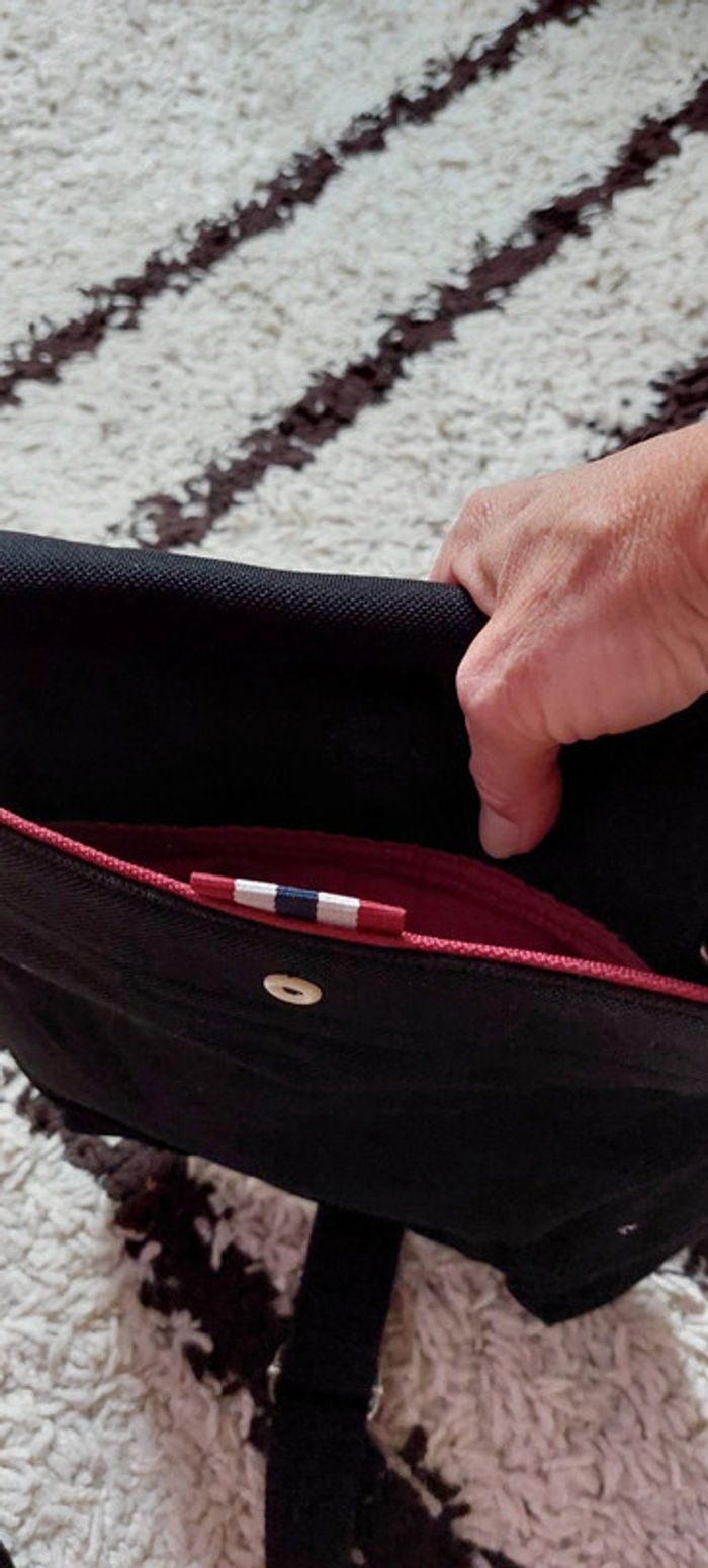 Sac bandoulière ou sacoche Lacoste - photo numéro 5