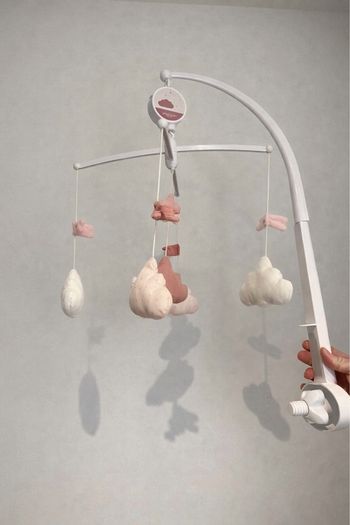 Mobile lit bébé fille 