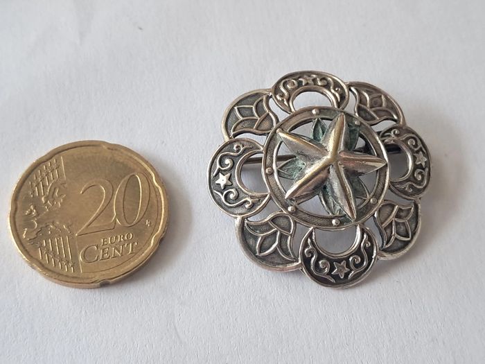 Broche à décor d étoile, lunes et fleurs de papyrus - photo numéro 2